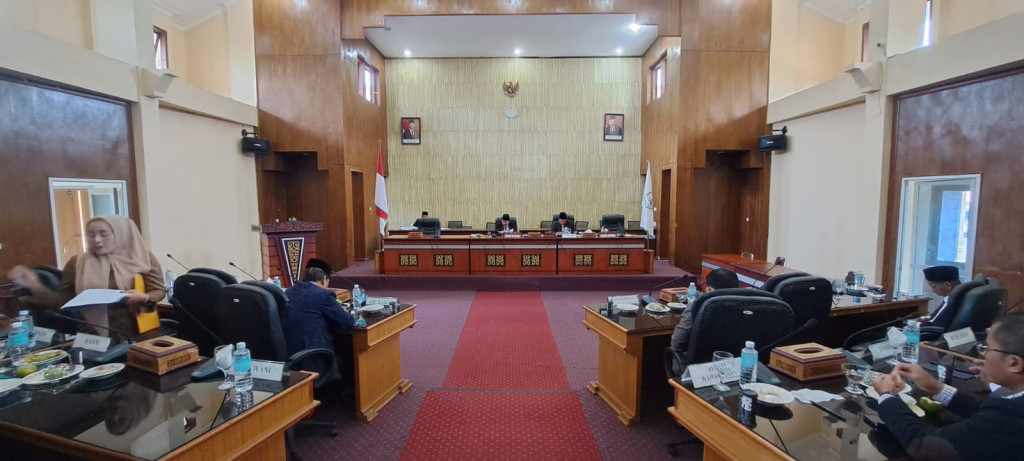 RAPAT PARIPURNA DPRK BENER MERIAH TENTANG LAPORAN KETERANGAN PERTANGGUNGJAWABAN (LKPJ) BUPATI BENER MERIAH TAHUN ANGGARAN 2023